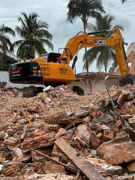 Máquinas: Escavadeira Hidráulica JS210 JCB - Sinop MT